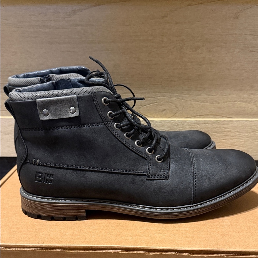 Stylish Black and Gray Men's Boots